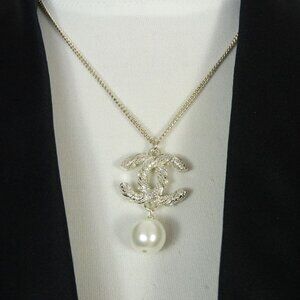 Mint Authentic Chanel CC Logo Faux Pearls Textured Silver Pendant Necklace